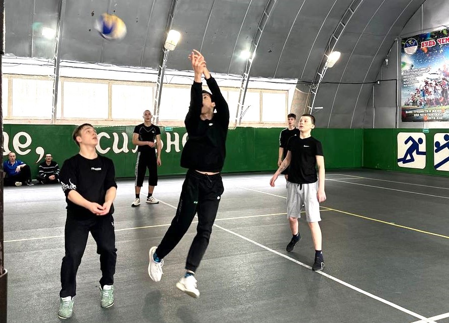 Спорт на проекте «Ступени»: по разные стороны волейбольной сетки - «опыт» и «молодость»