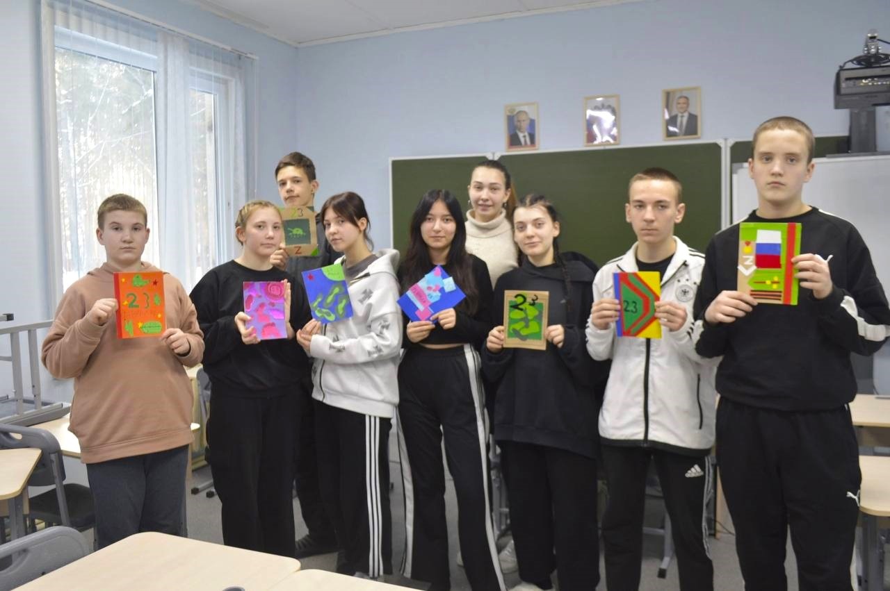 Юные участники проекта «Ступени» сделали праздничные открытки для воинов-героев