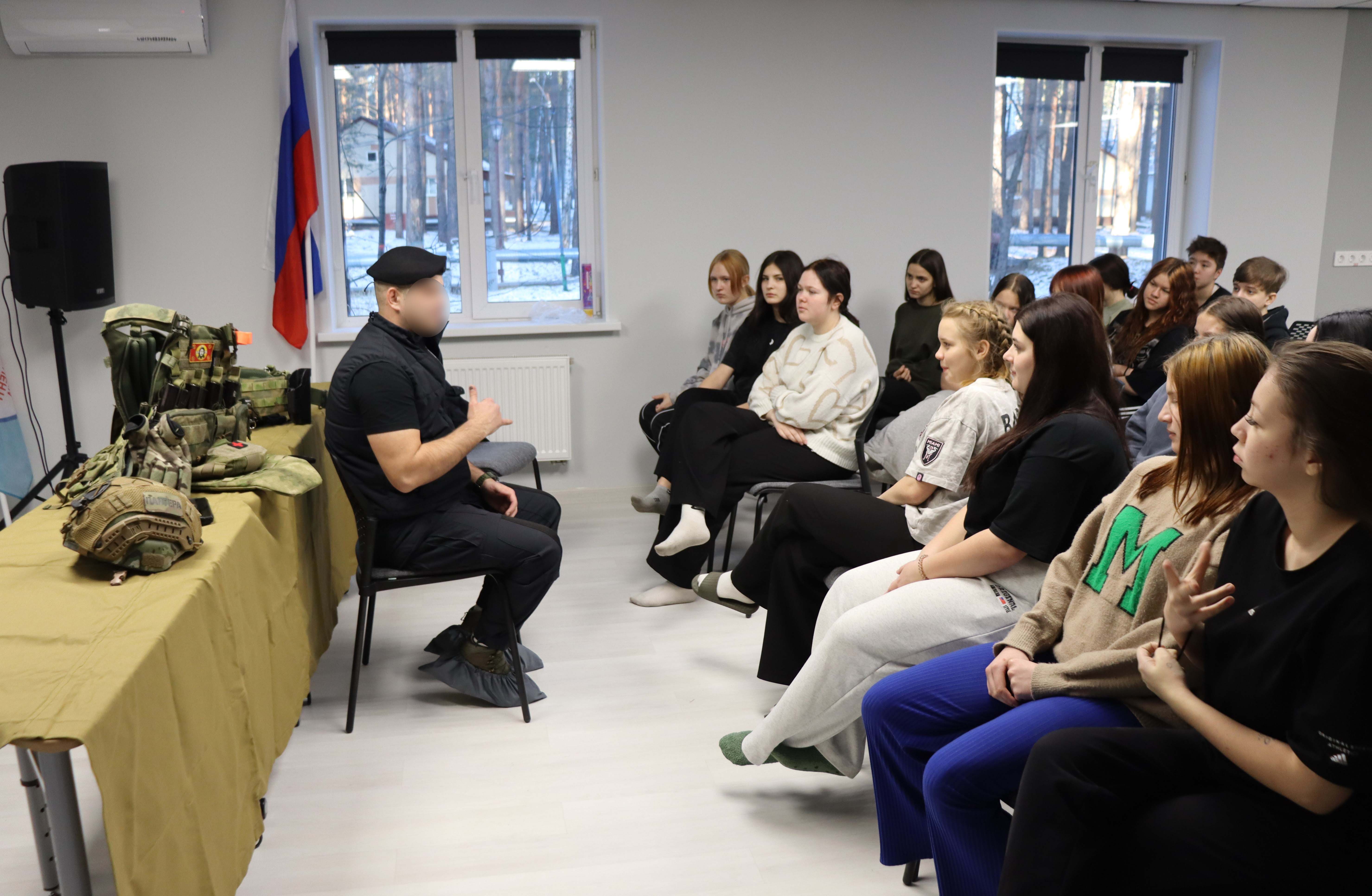 «Я б спецназовцы пошёл, пусть меня научат»: воспитанники проекта «Ступени» познакомились со службой ОМОН