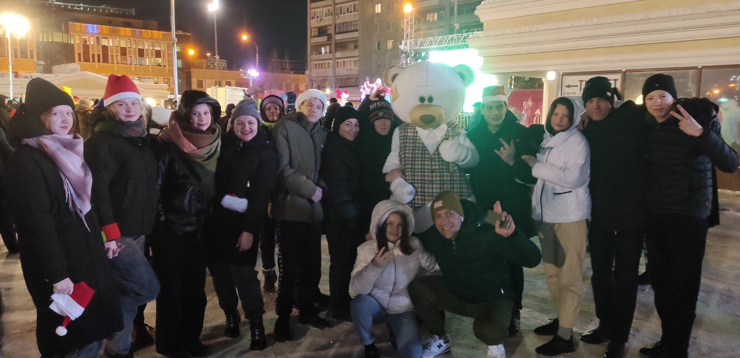 Юные участники проекта «Ступени» приняли участие в церемонии открытия городской ёлки на главной площади Тюмени