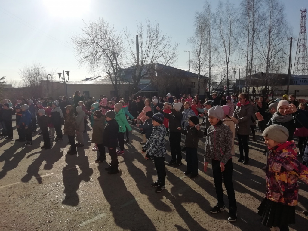 Зарядка в МАОУ СОШ №51 (2 корпус)