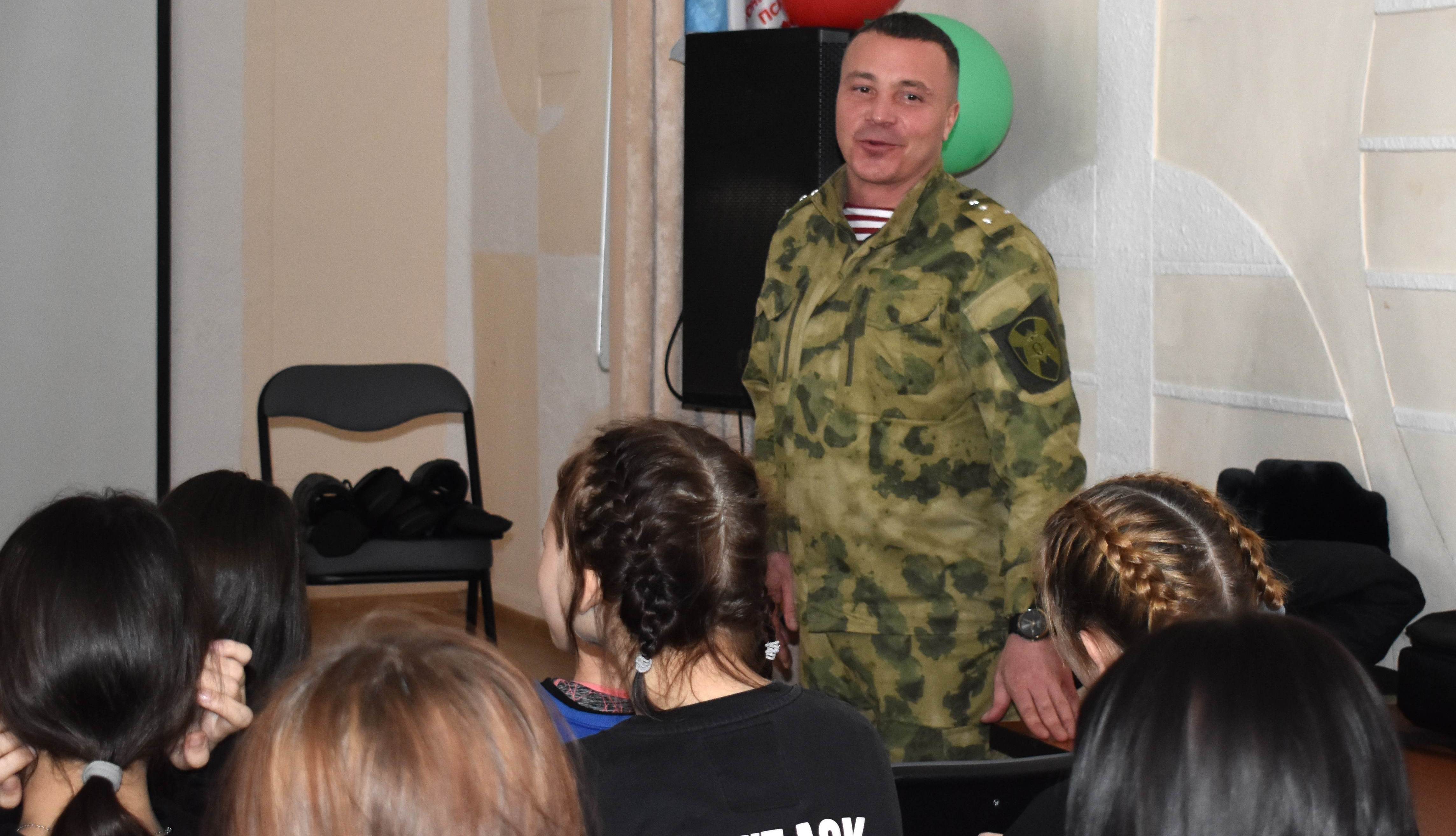 Юные участники проекта «Ступени» познакомились с сотрудниками Росгвардии