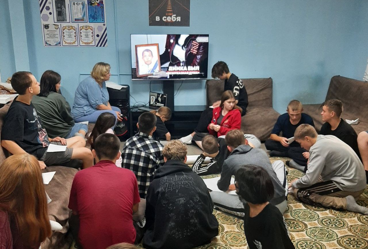 Акция «Ангелы Донбасса» в подростковом лагере