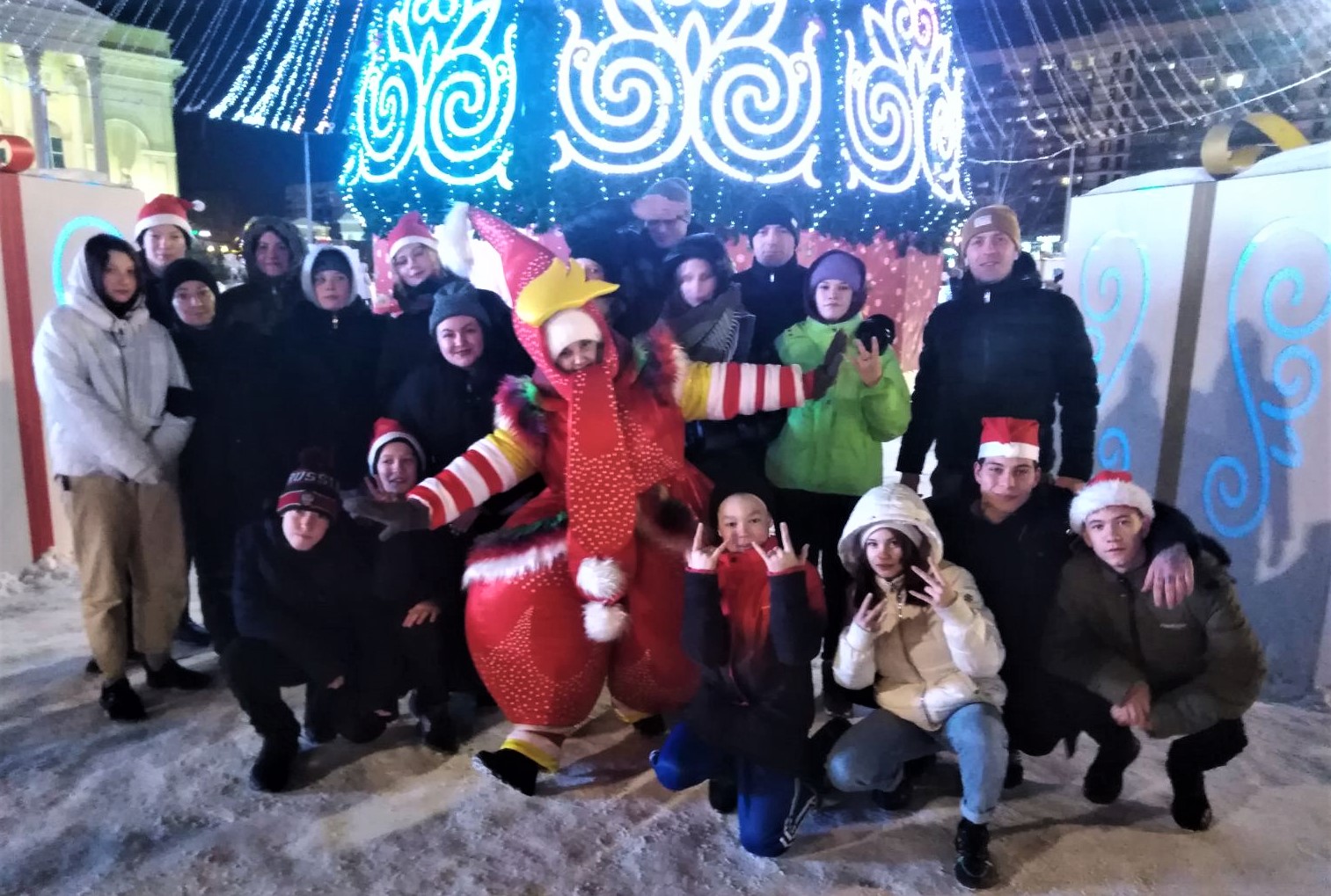 Юные участники проекта «Ступени» приняли участие в церемонии открытия городской ёлки на главной площади Тюмени