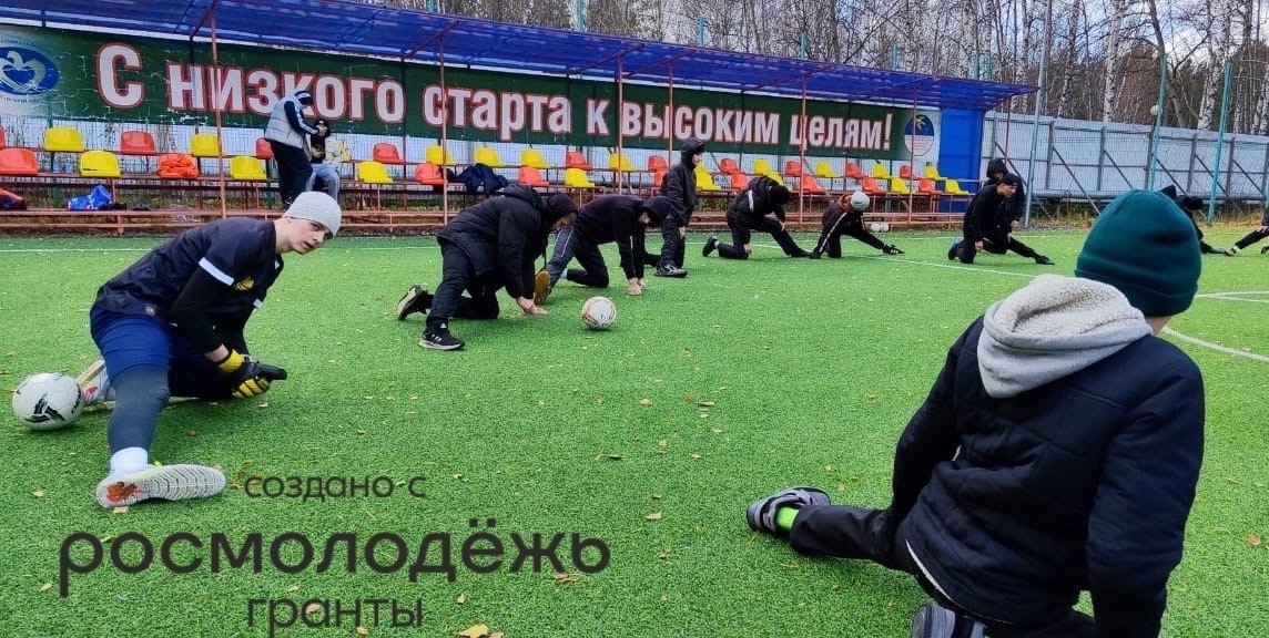 Парни с проекта «Ступени» встретились с известными тюменскими футболистами