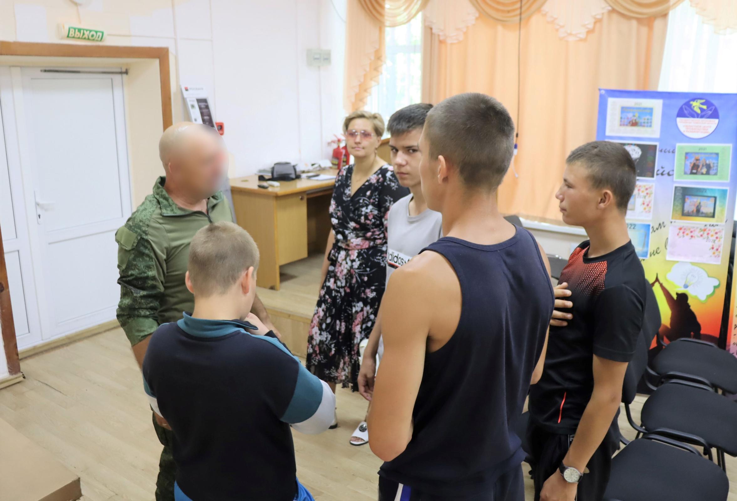 Воспитанники оздоровительного лагеря «ОЦПР» встретились с командиром подразделения, выполняющего задачи в зоне специальной военной операции