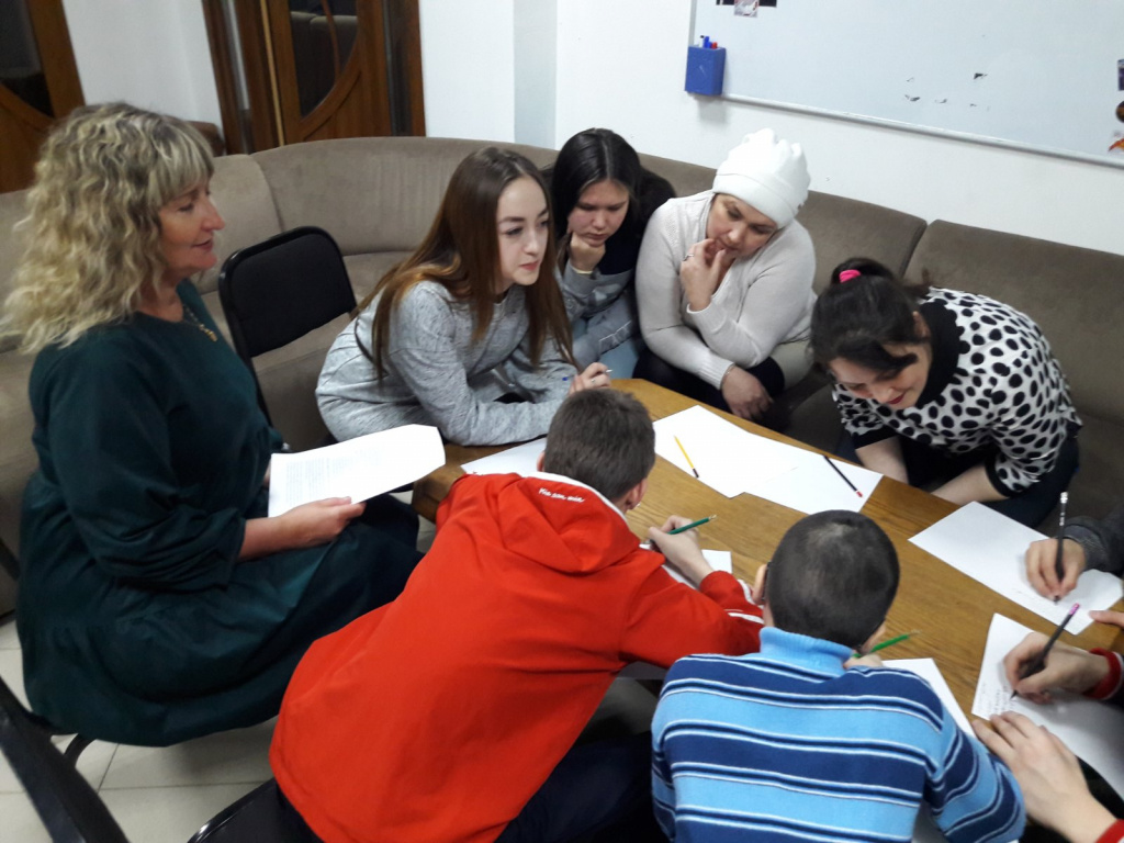 Продолжаем психообразовательные занятия для родителей и подростков